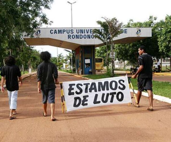 Universidade decreta luto oficial após professor esquecer filho em carro e criança de 3 anos falecer