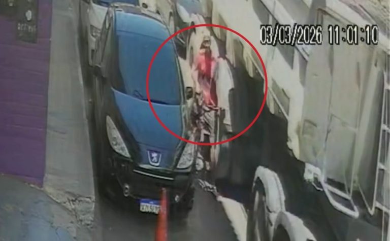 VÍDEO | Ciclista escapa ‘por um triz’ de ser atropelado por carreta em Vila Velha