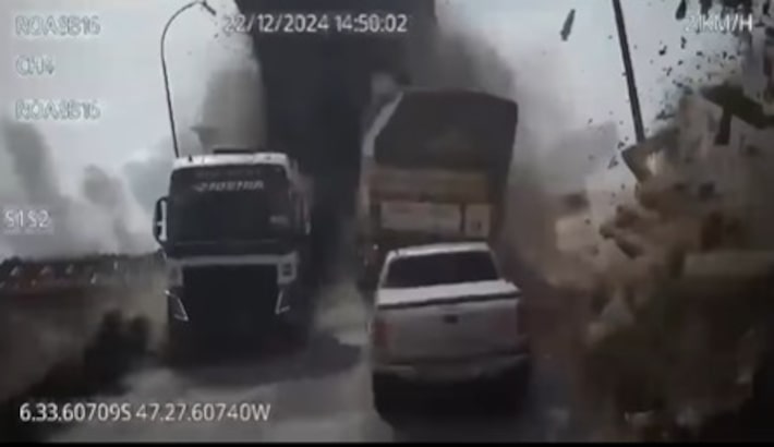 Vídeo registra momento em que ponte no Tocantins desaba com carros e caminhões