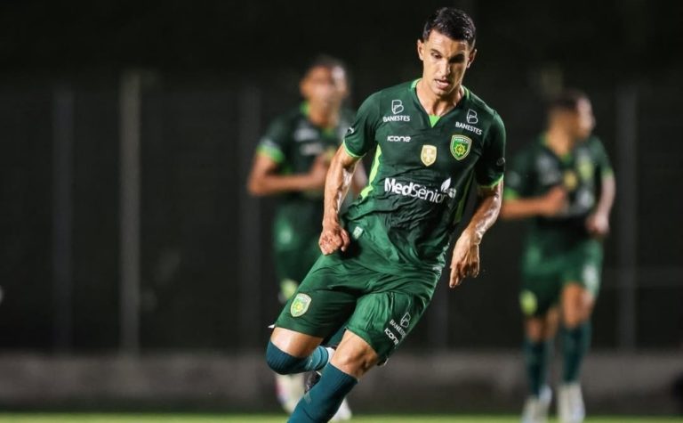 Vitória acerta com volante Araújo, ex-Porto