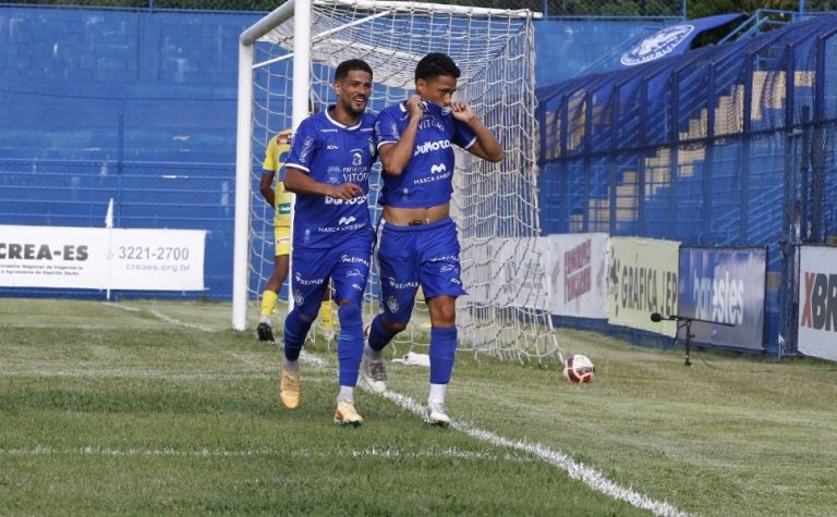 Vitória atropela e avança à semifinal do Capixabão