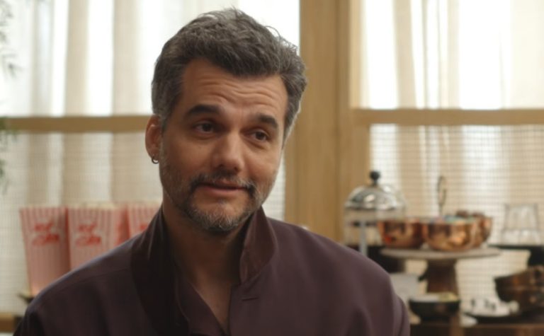 Wagner Moura ensina português a apresentadora do Oscar em vídeo divertido