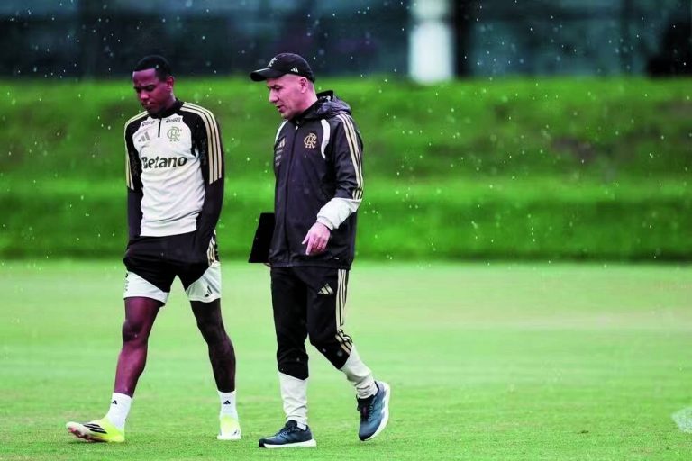 Wallace Yan cai nas graças de Leonardo Jardim no Flamengo