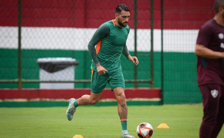 Zagueiro Freytes sob pressão no Fluminense