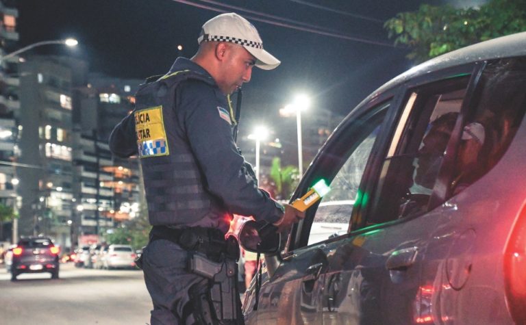 256 motoristas são multados em estradas federais por ultrapassagens fora da lei