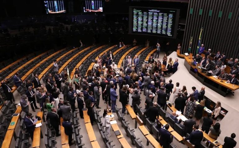 8/1: Congresso derruba veto ao PL da Dosimetria e beneficia condenados
