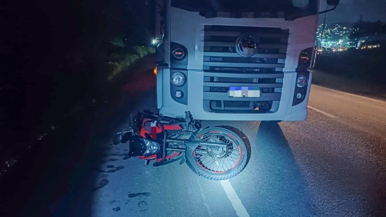 Acidente deixa casal morto após colisão com caminhão na Guabiraba, no Recife
