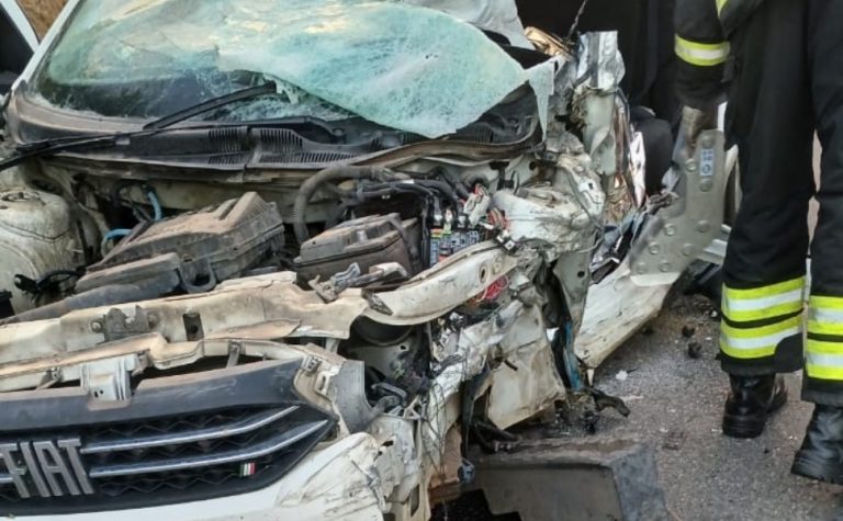Acidente entre veículos a serviço de prefeituras deixa mortos e feridos no ES