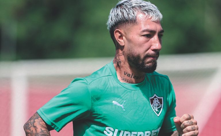 Acosta vira desfalque no Fluminense para jogo da Libertadores