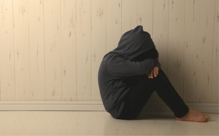 Adolescente autista sofre traumatismo e muda de escola em São Lourenço da Mata