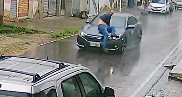 Advogada atropela homem durante cumprimento de mandado em Caruaru