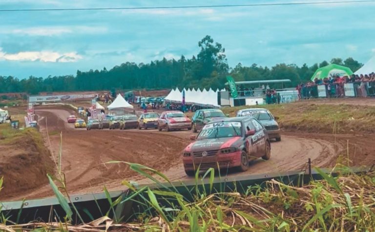 Aracruz lota e vê corridas intensas sob forte chuva