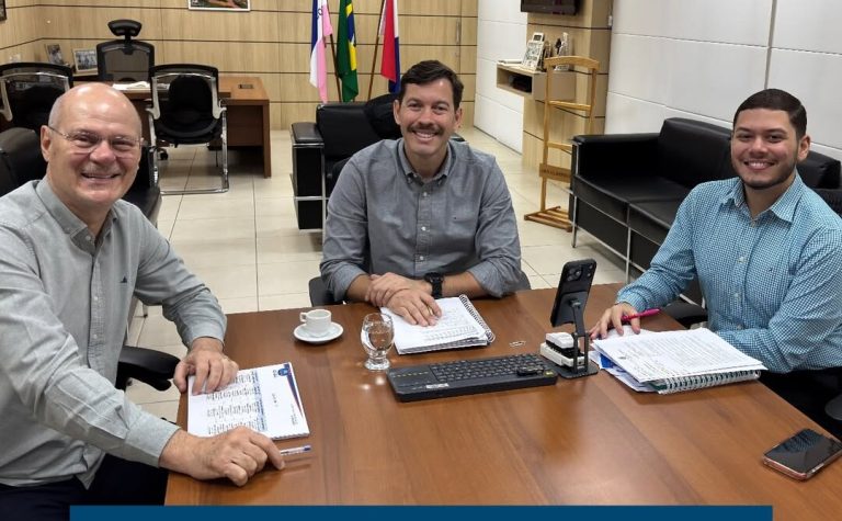 Arnaldinho troca peças do secretariado canela-verde