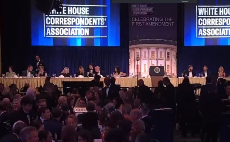 Atirador disparou dentro do hotel de jantar de correspondentes com Trump