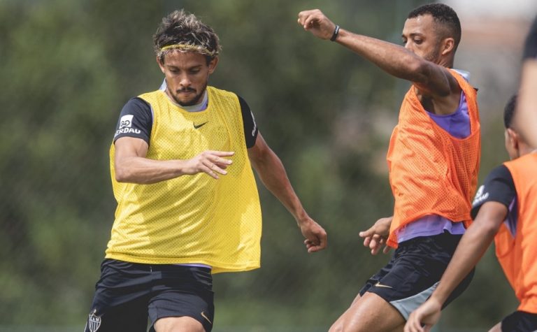 Atlético-MG e Chapecoense travam duelo para se afastar do Z-4