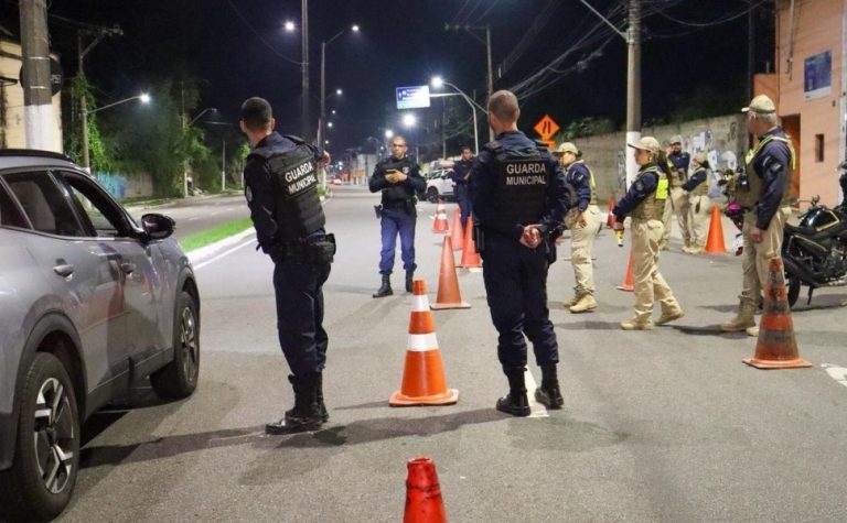 Blitze na volta das baladas aplica 156 multas e prende 4 na Grande Vitória