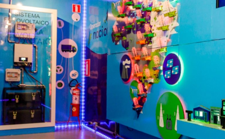 Caminhão educativo leva experiência interativa sobre energia a alunos em Vitória