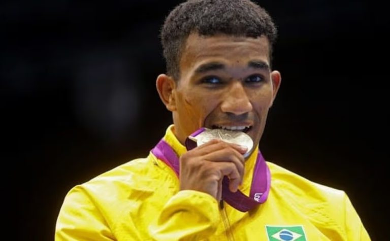 Campeão olímpico, capixaba esquiva falcão vende medalha conquistada em Londres 2012