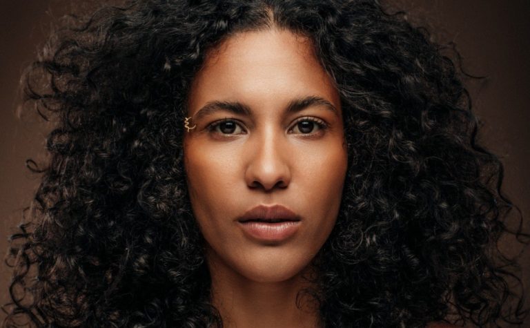 Capixaba brilha em série da Netflix: “Maior desafio foi atuar de máscara”