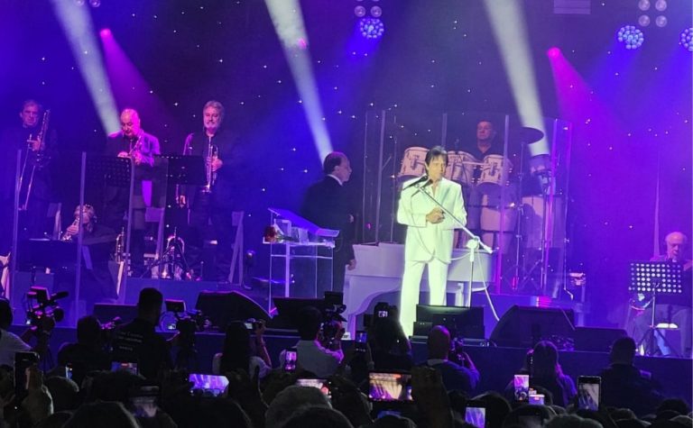 “Cidade mais linda do Brasil”, declara Roberto Carlos em show no ES