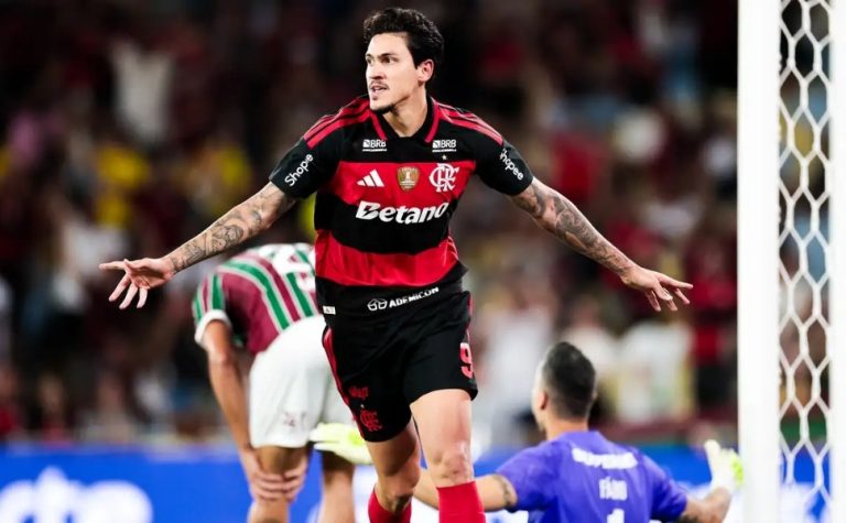 Com dois gols de Pedro, Flamengo vence Fluminense e vira vice-líder do Brasileirão