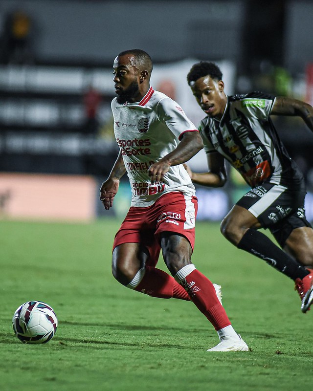 Com golaço de Vitor Andrade, Náutico vence o Athletic e ganha fôlego na Série B
