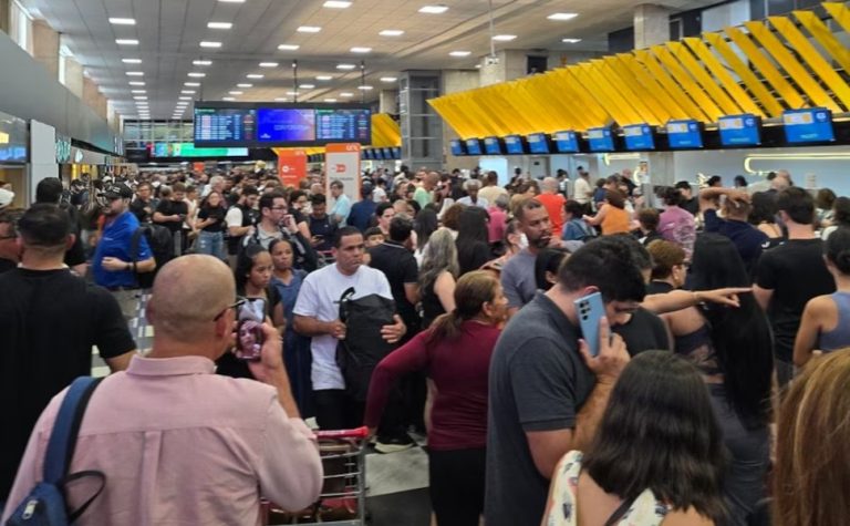 Congonhas tem ao menos 3 cancelamentos na manhã seguinte à suspensão de voos em SP