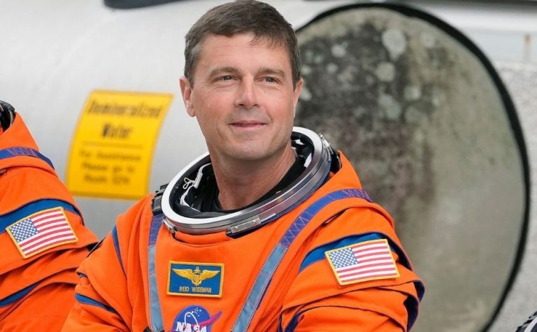 Conheça o astronauta da Artemis II que homenageou mulher no espaço