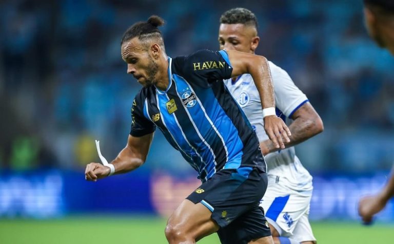 Copa do Brasil: Grêmio aproveita um a mais desde 1º tempo e vence Confiança