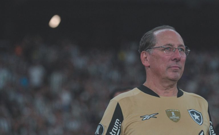 Crise com John Textor leva Botafogo ao mercado