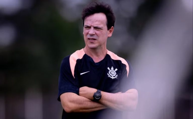 Diniz estreia no Corinthians com missão de ajustar ataque
