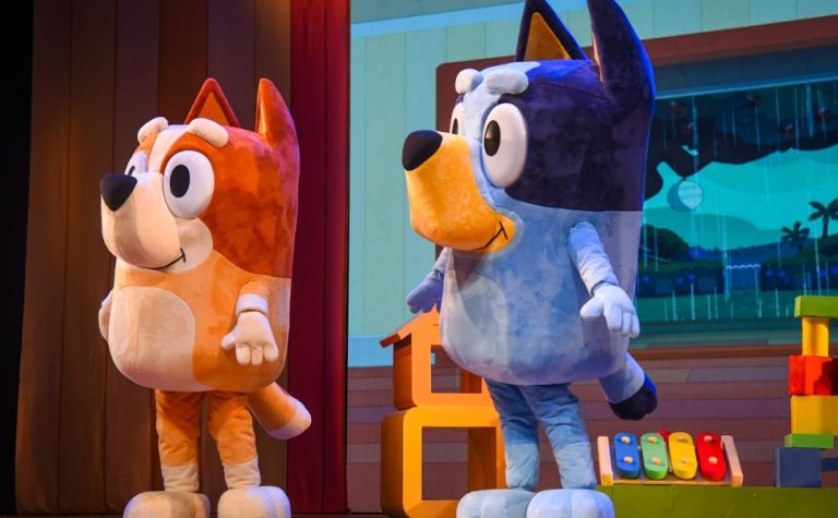 Diversão em família com Bluey no Teatro da Ufes