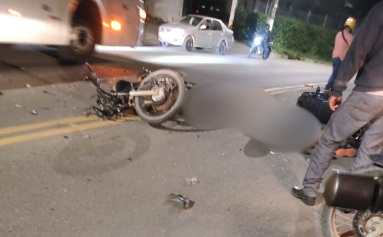 Duas pessoas morrem e uma fica ferida em acidente com moto no Noroeste do ES