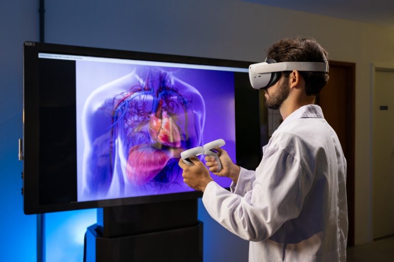 Ensino digital e humanização formam profissionais da saúde