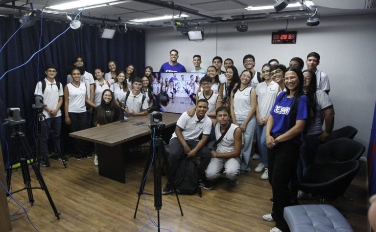 Estudantes se encantam em visita à Rede Tribuna
