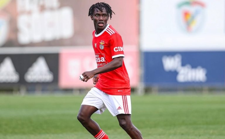 Ex-jogador do Benfica fica em coma induzido após ser esfaqueado na Dinamarca
