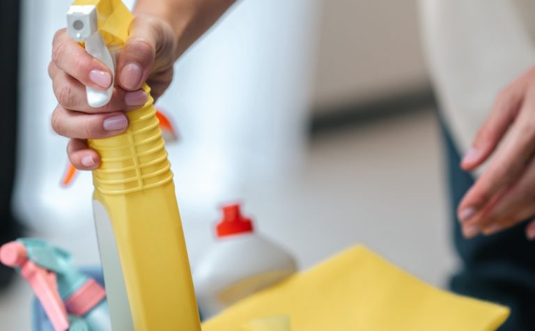 Faxina perigosa: mais de 1.000 casos de intoxicação por produtos de limpeza