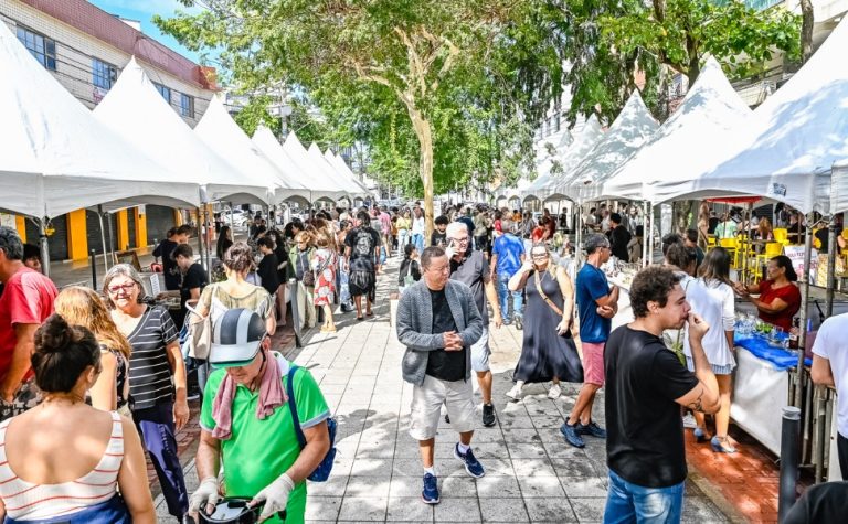 Feira de Antiguidades acontece neste sábado na Rua da Lama
