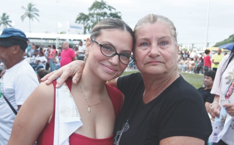 Festa da Penha 2026: dona de casa vira mãe após 18 abortos e agradece à santa