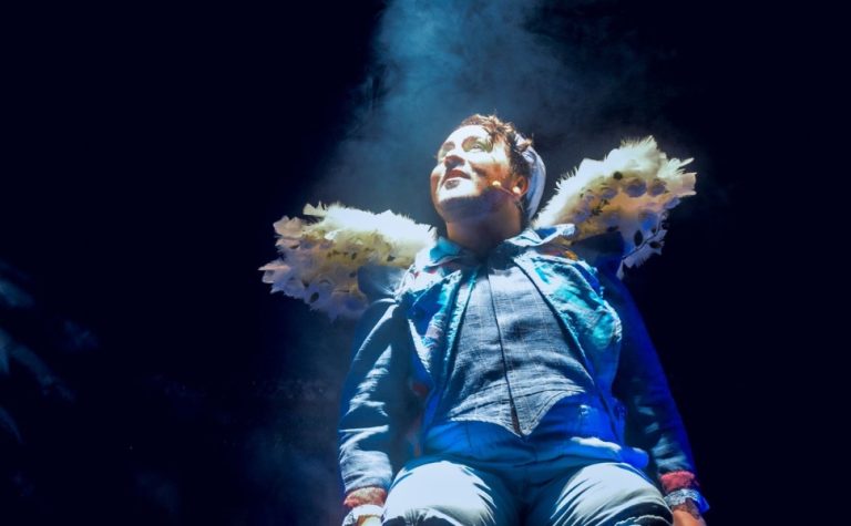 Festival Vitória das Artes estreia na Ilha das Caieiras com teatro e circo