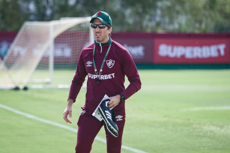 Fluminense pega a lanterna Chape para seguir “nas cabeças”