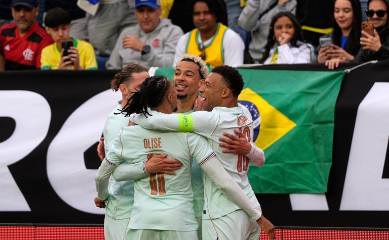 França passa a Espanha e lidera ranking da Fifa, enquanto Brasil cai para sexto