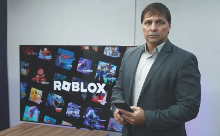 Golpe em jogo virtual: adolescente pagava até R$ 15 mil por avatares no Roblox
