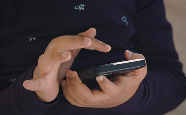 Governo contraria Meta e mantém WhatsApp restrito a menores de 14 anos