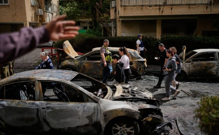 Guarda Revolucionária do Irã ameaça destruição global após Trump subir tom
