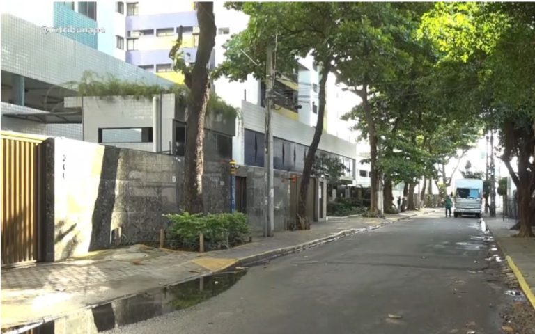 Homem é caçado e morto a tiros após briga de mulheres em Boa Viagem, no Recife