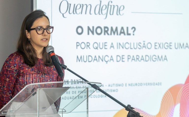 “Inclusão não é adaptar pessoas autistas a um padrão”, diz psicóloga