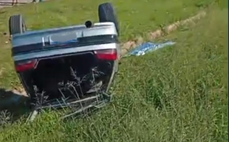 Jovem morre após carro colidir com traseira de caminhão na Leste-Oeste