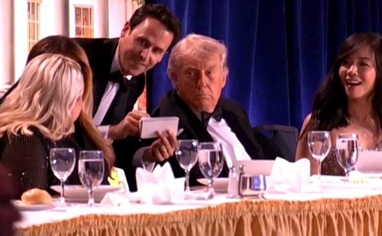Líderes mundiais condenam disparo de tiros em jantar com Trump nos EUA