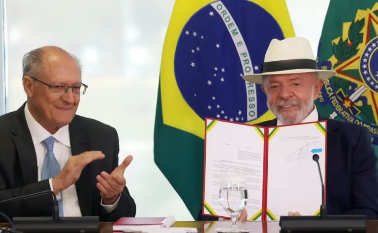 Lula assina decreto que promulga acordo UE-Mercosul